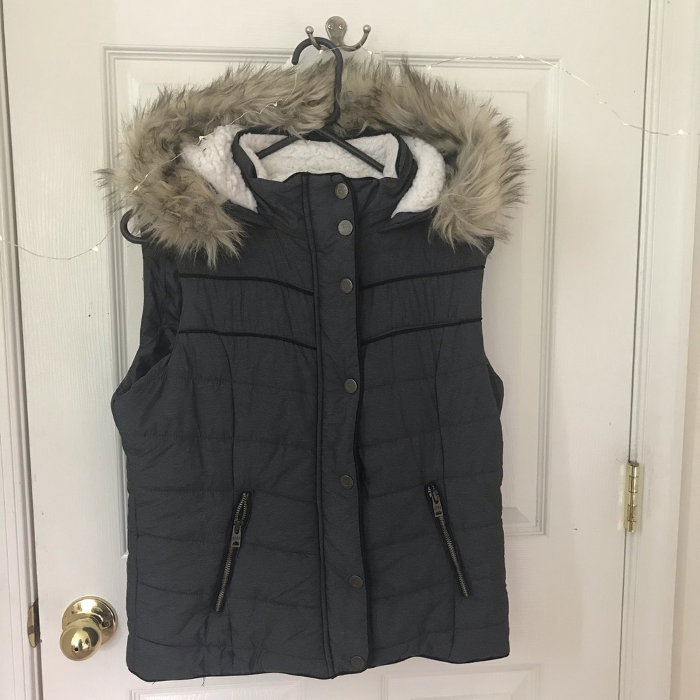 Aeropostale Gray Puffer Vest